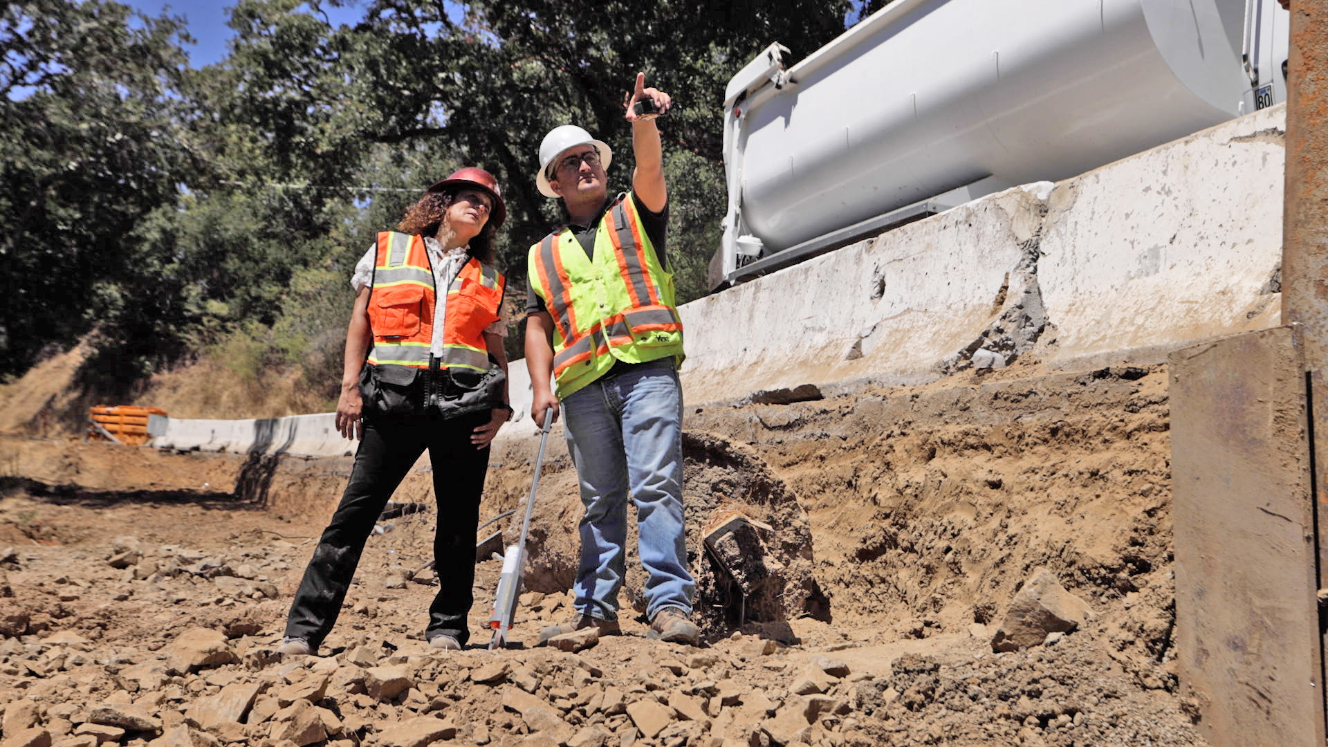 Engineer Rachel Calvert stands with a co-worker next to a construction job.